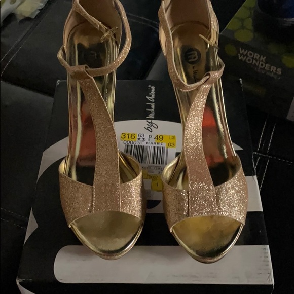 Pumps - Picture 2 of 2